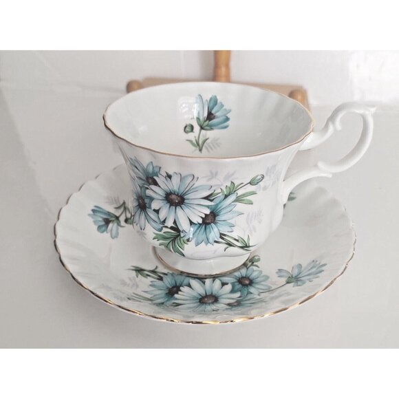 Royal Albert Montrose shape Cup and Saucer set Marguerite Pattern 1980's - Picture 15 of 16